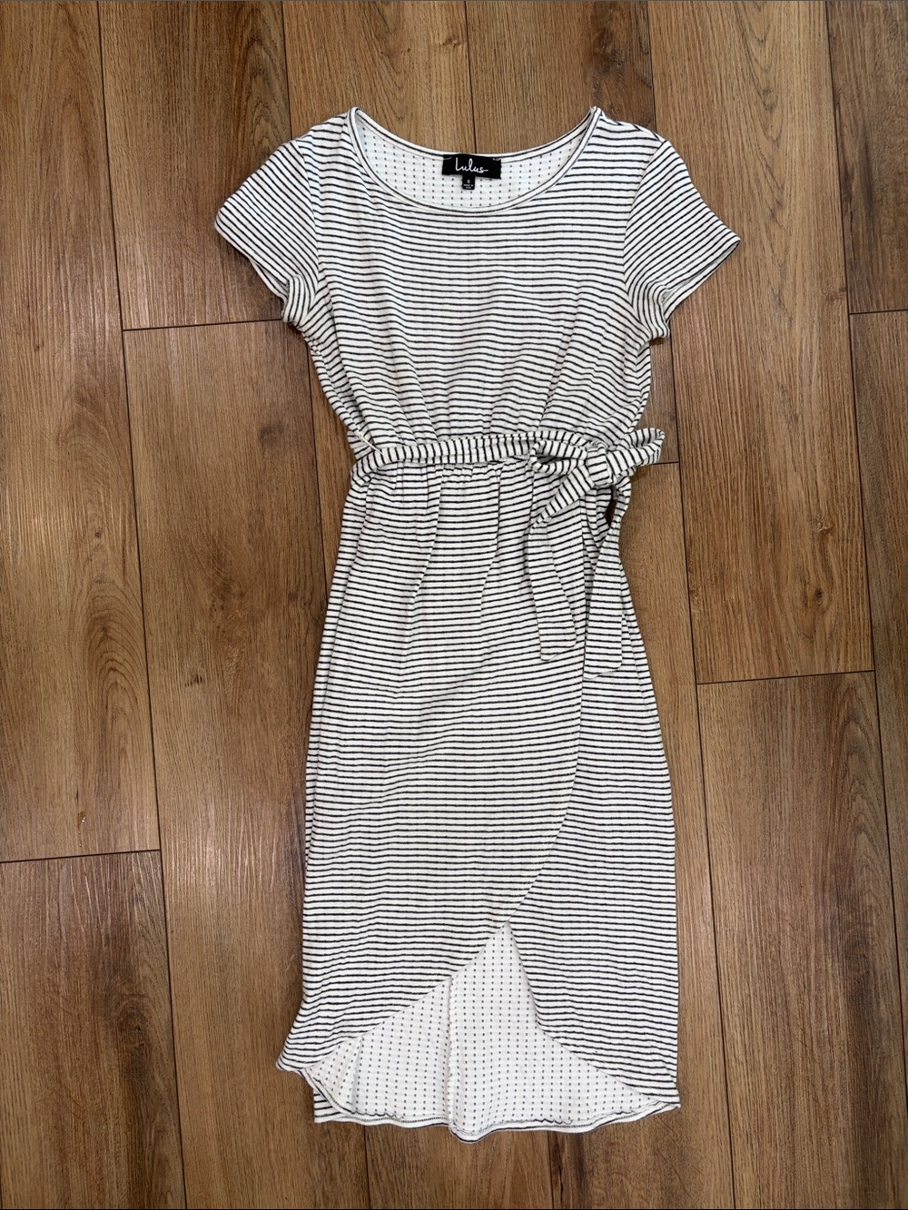 Lulu's Black & White Striped Tie-Waist Scoop Midi Dress | size small